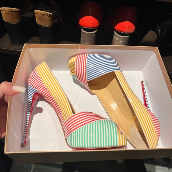 *Brand New* - Louboutin - MARINE ALTA 120 PATENT STRIPES
1200861
Size: 38 - Picture 7 of 13
